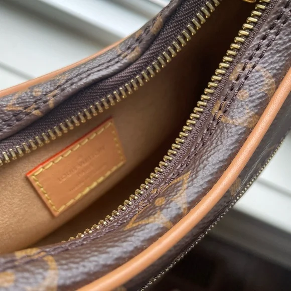 Louis Vuitton Loop bag - Picture 4 of 12